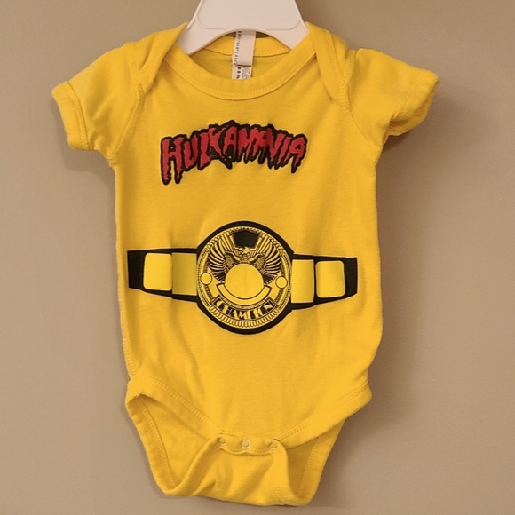 Hulkamania yellow short sleeved onesie/bodysuit - Picture 1 of 4